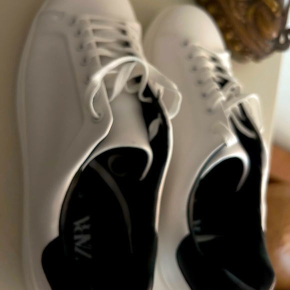 ZARA Men’s white with blue detailing shoes - Picture 3 of 5